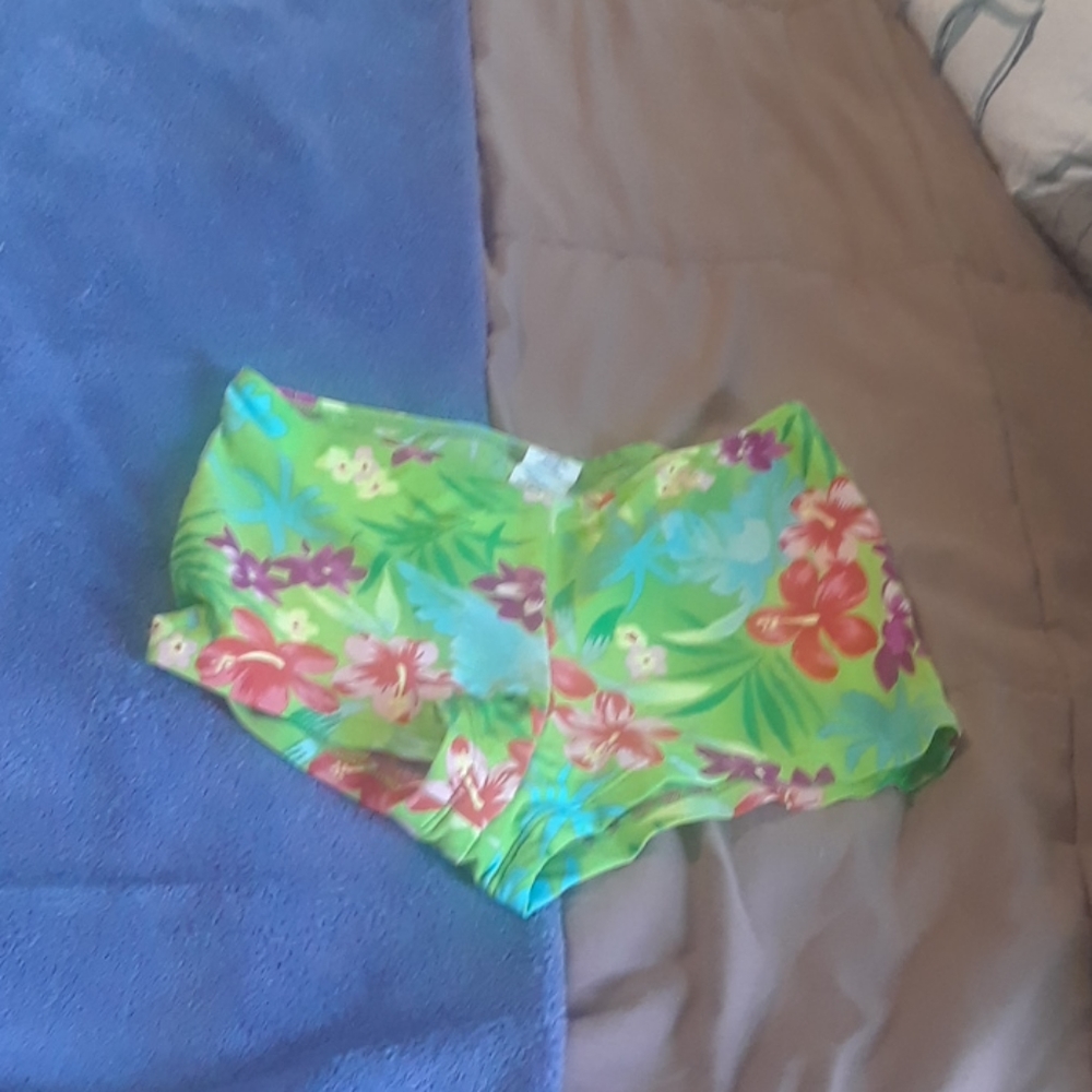 Hibiscus pattern swim shorts